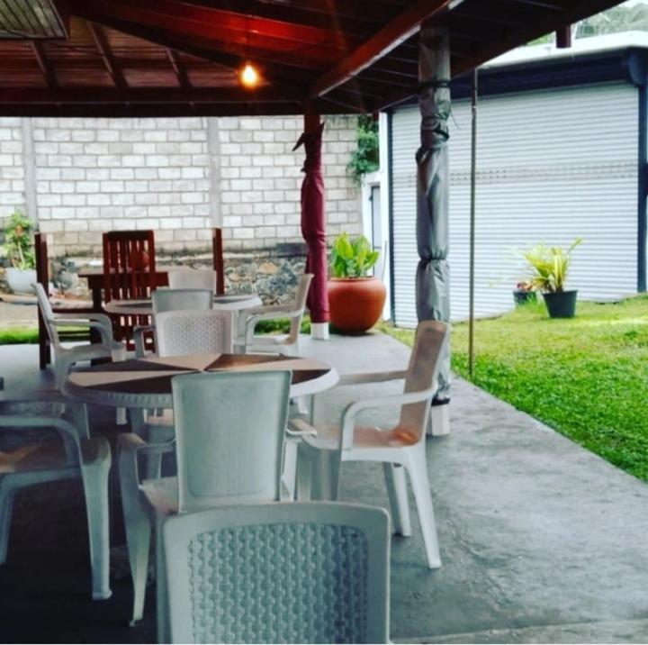 Tharurashmi Sea Pond Villa & Surf Hostel - Hiriketiya Dikwella Sur Exterior foto