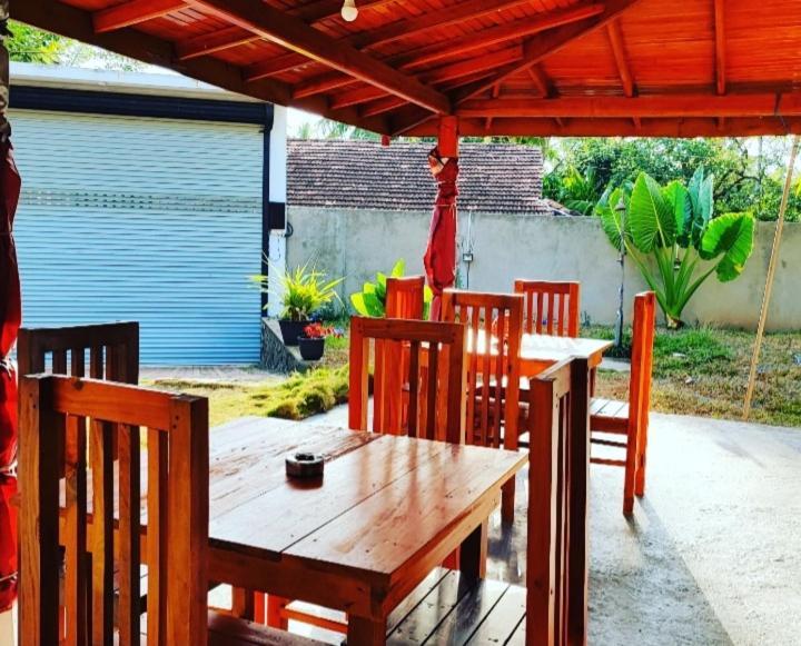 Tharurashmi Sea Pond Villa & Surf Hostel - Hiriketiya Dikwella Sur Exterior foto