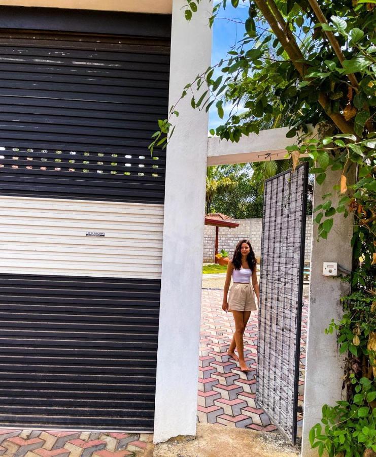 Tharurashmi Sea Pond Villa & Surf Hostel - Hiriketiya Dikwella Sur Exterior foto