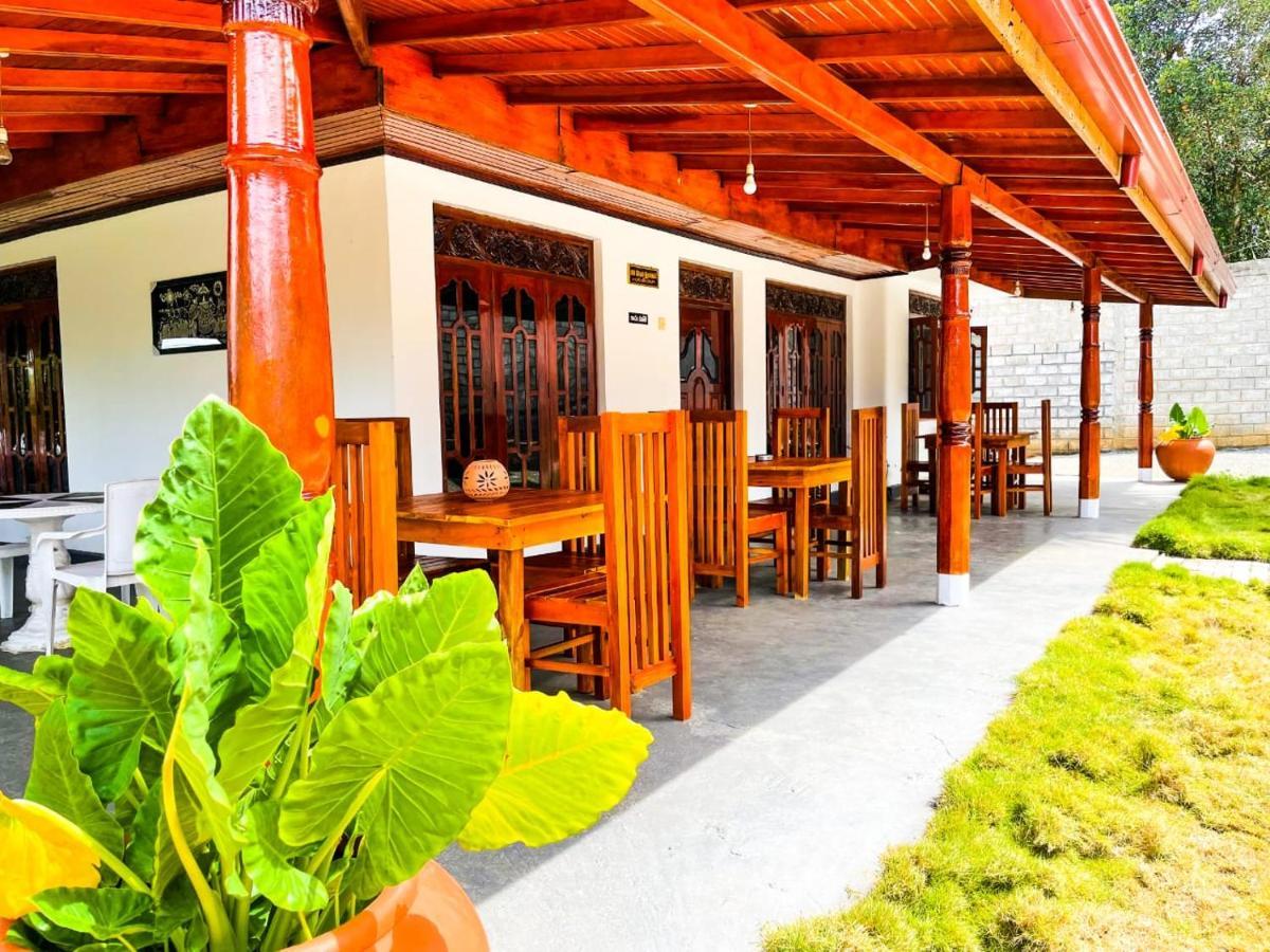 Tharurashmi Sea Pond Villa & Surf Hostel - Hiriketiya Dikwella Sur Exterior foto
