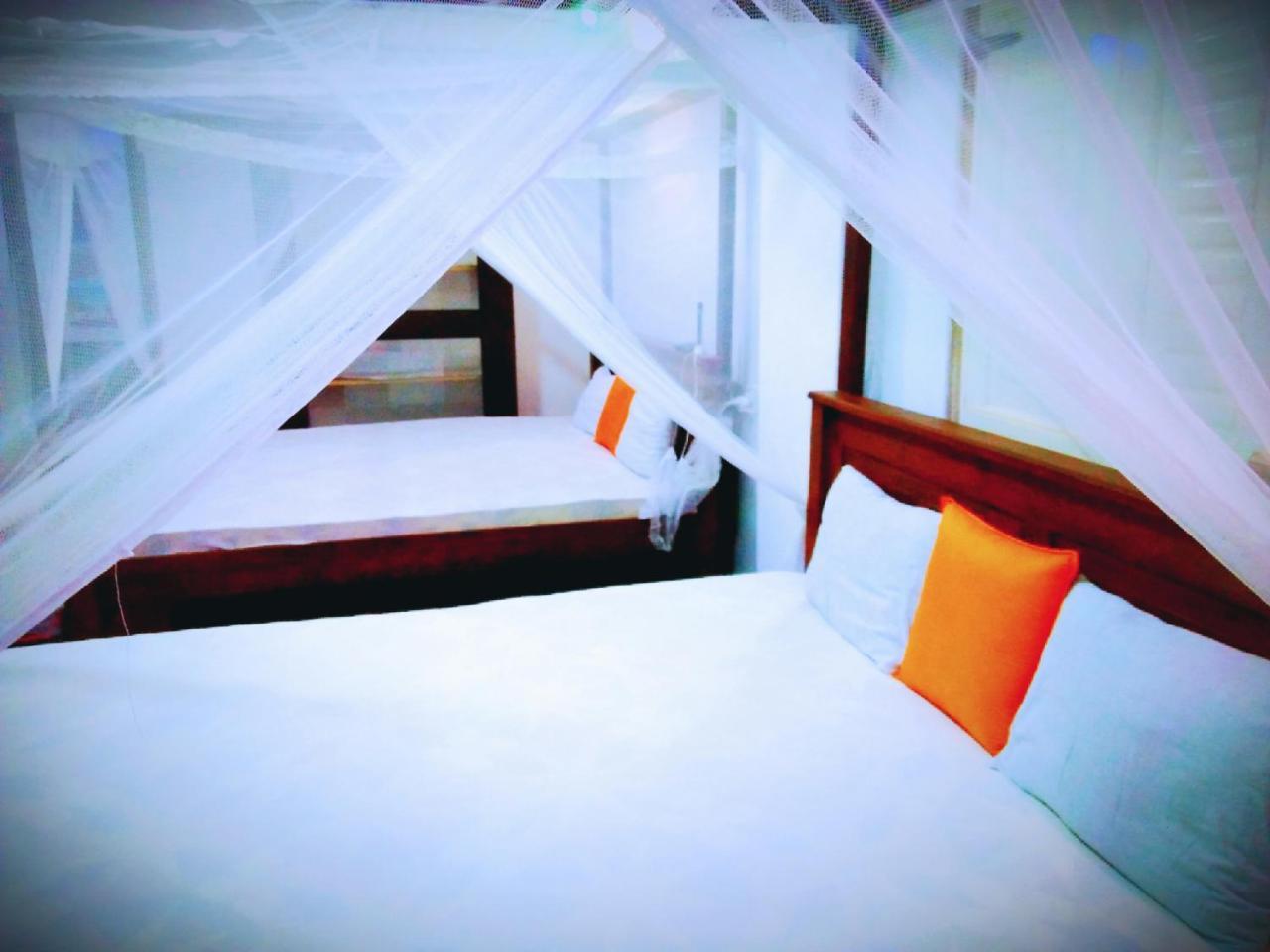 Tharurashmi Sea Pond Villa & Surf Hostel - Hiriketiya Dikwella Sur Exterior foto